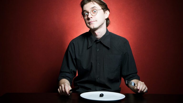 The 10 Things Food Critics Secretly Judge When Dining Out