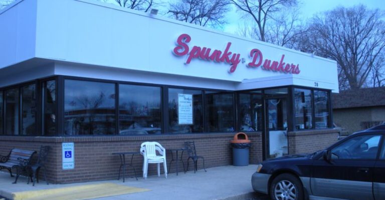 12 Hidden Donut Shops In Illinois That Locals Say Taste Like Saturday Mornings
