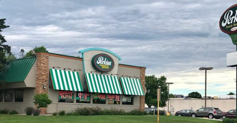 10 Breakfast Chains Locals Swear Make the Best Biscuits and Gravy