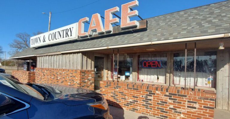 12 Kansas Small-Town Restaurants Locals Say Are Worth Leaving The Highway For