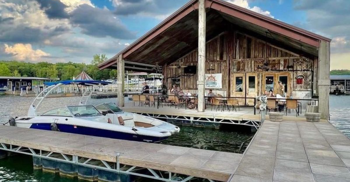 12 Missouri Lakeside Cafés Where Dinner Always Comes With A View 5 12 Missouri Lakeside Cafés Where Dinner Always Comes With A View