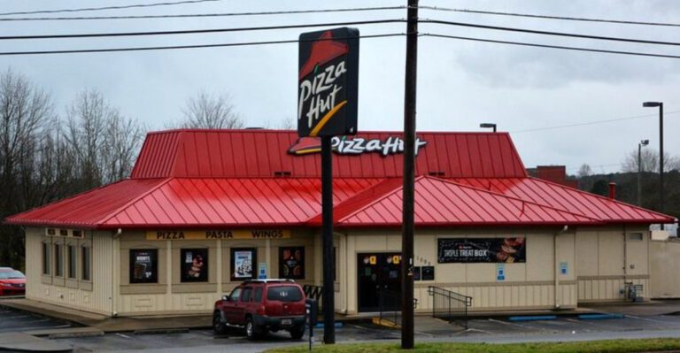 12 Pizza Chains That Nail a Perfect Thin Crust Every Time