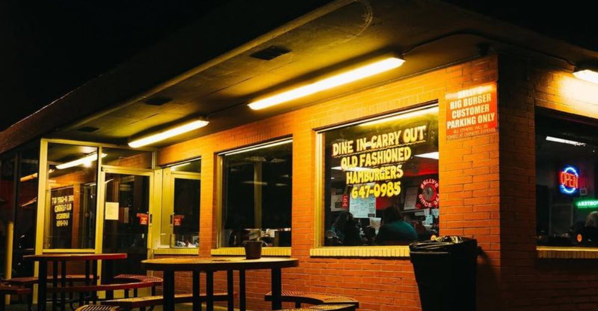 12 Tennessee Drive-Ins Where Shakes, Neon, and Nostalgia Never Faded 5 12 Tennessee Drive-Ins Where Shakes, Neon, and Nostalgia Never Faded