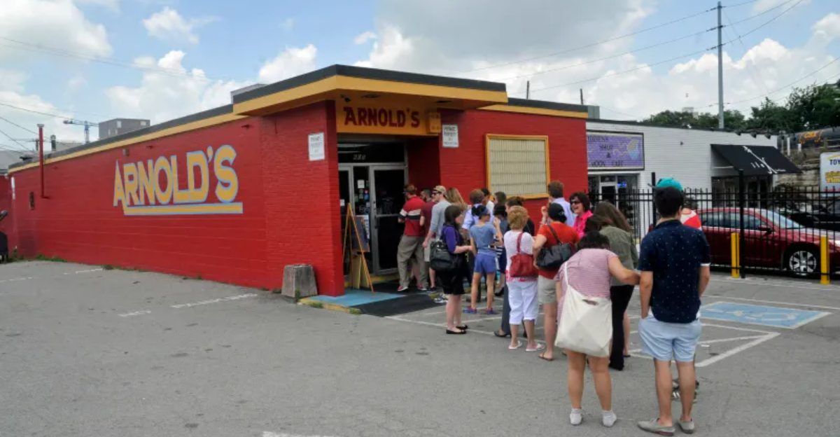 12 Tennessee Meat-And-Three Lines Where Banana Pudding Still Comes In A Cold Metal Pan