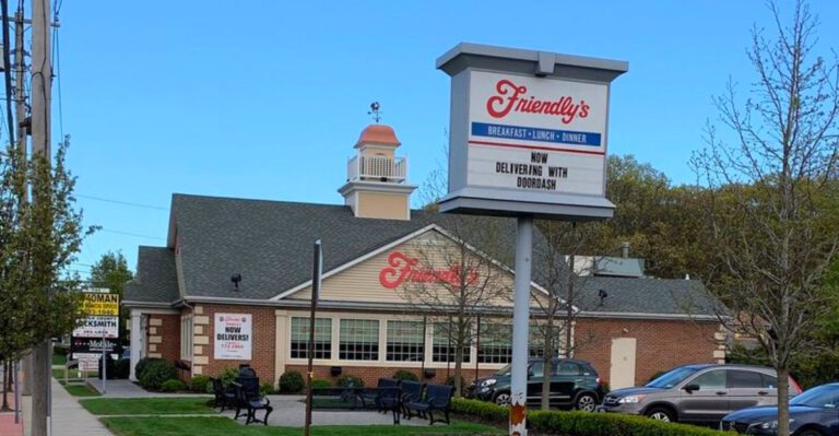 16 Comfort Food Chains Millennials Secretly Miss More Than They Admit