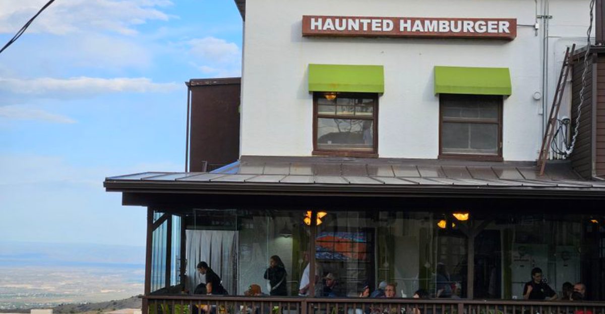 7 Charming Small Town Arizona Restaurants So Pretty Youll Gladly Go Out Of Your Way