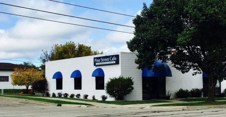 7 Cozy Breakfast Cafes In Michigan Worth Waking Up Early For