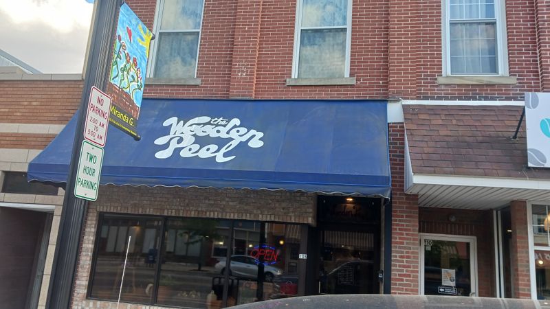 9 Indiana Mom-And-Pop Pizza Ovens Still Sliding Pies On Wooden Peels 2 The Wooden Peel – Bremen, IN