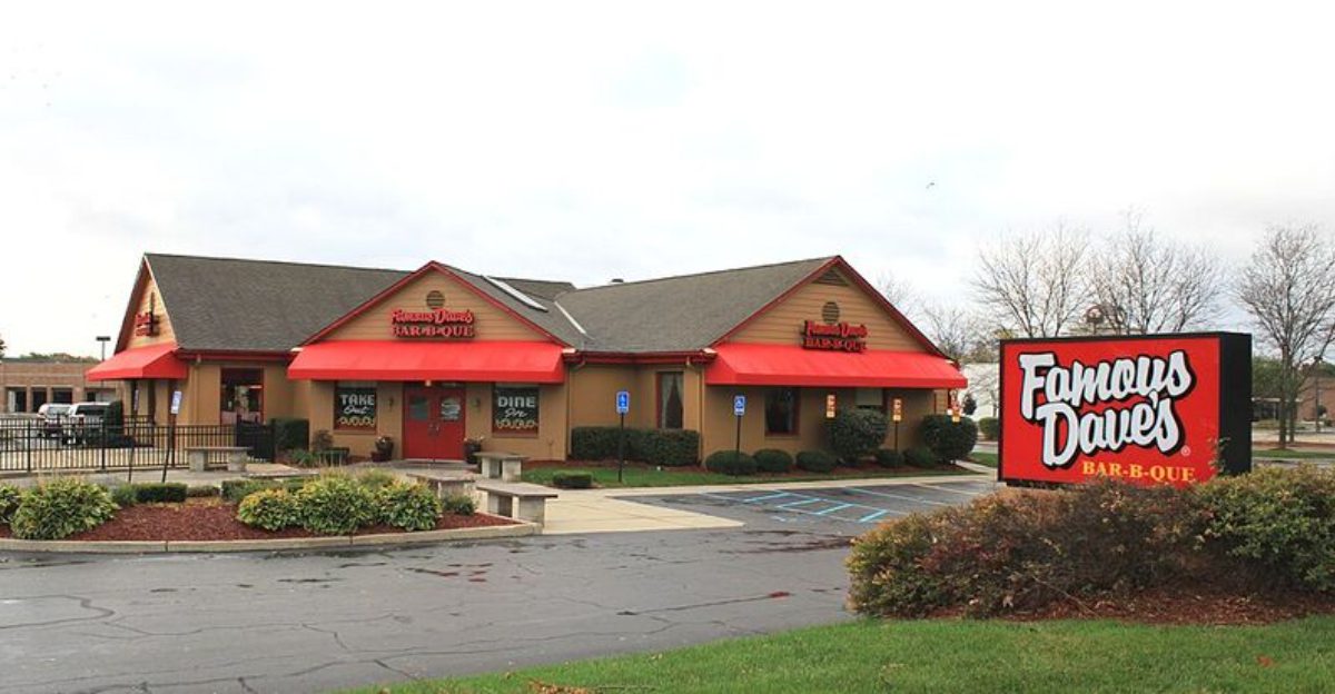 According To Chefs These 10 Chains Have The Top BBQ Ribs In The U.S