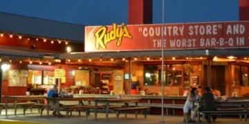 According to Pitmasters These 11 Chains Come Closest to Real Smokehouse BBQ