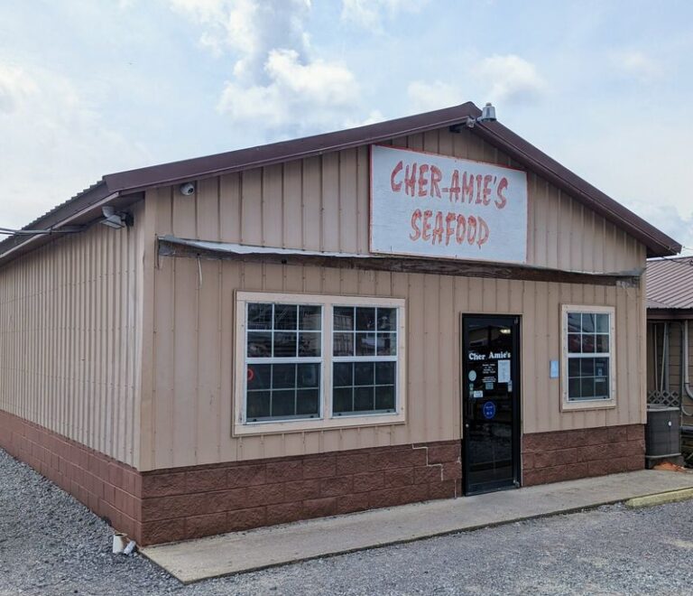10 Small-Town Louisiana Cafés Where Gumbo Still Bubbles On The Stove All Day