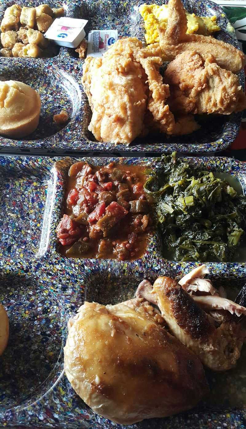 This Mississippi Soul Food Café Fills The Parking Lot Before The Doors Even Open 6 Fried Chicken Done Right