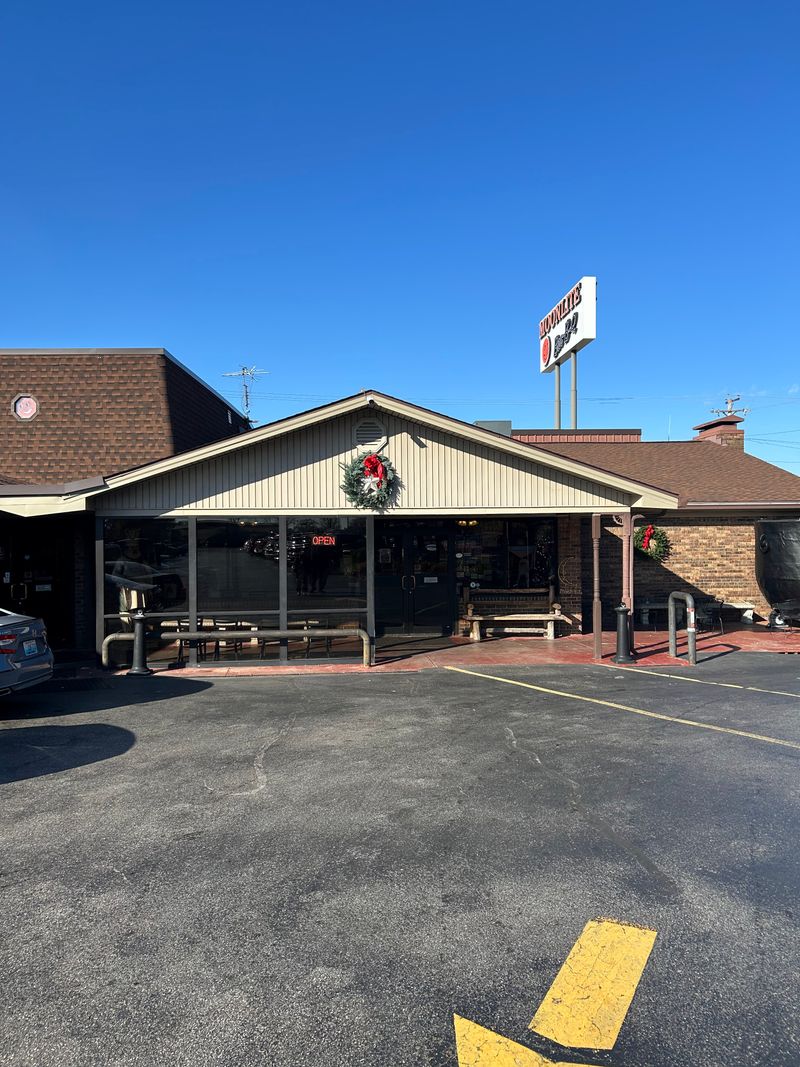 Moonlite Bar-B-Q Inn Buffet - Owensboro, Kentucky
