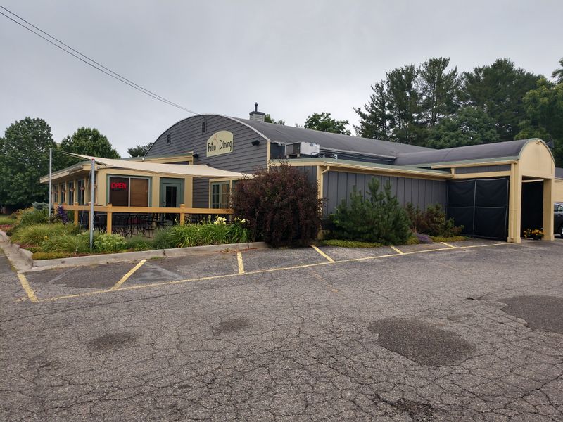 Alley's Pizza at Lakeview Lanes - Douglas, MI