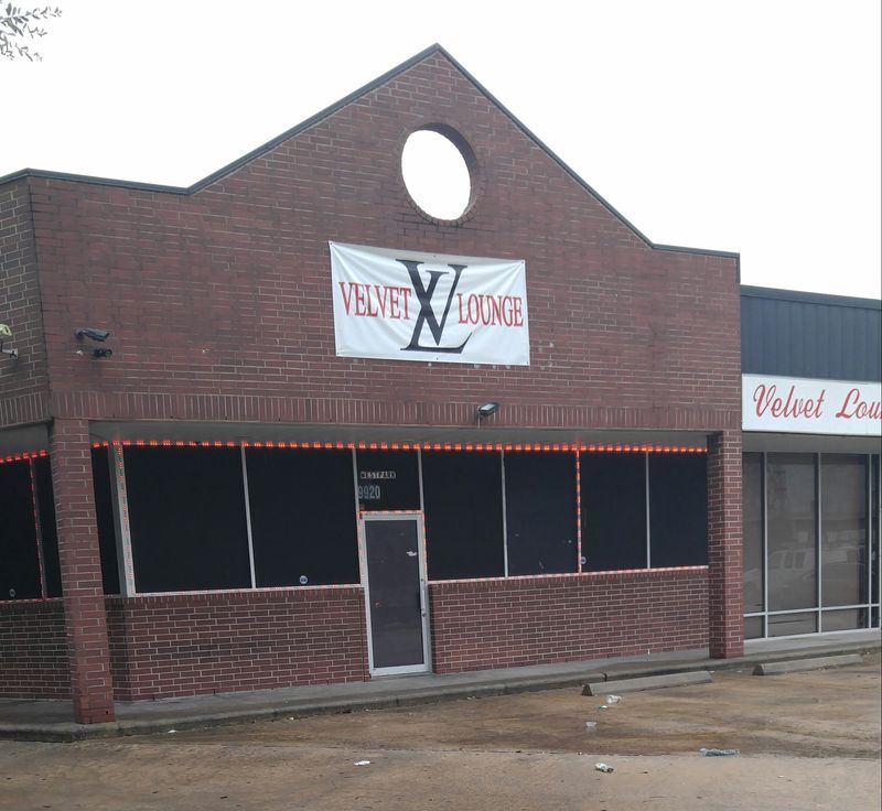 America’s Hidden Gem Restaurants Locals Swear You Won’t Find on Any Tourist Guide 9 The Velvet Lounge