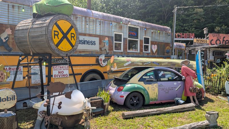 Docs 321 Cafe & Marketplace