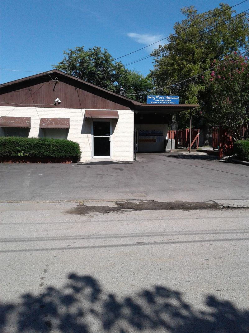 12 Alabama Meat-And-Three Spots Where The Daily Special Rarely Changes (And Locals Love It) 10 Betty Mae’s Restaurant- Huntsville, Alabama