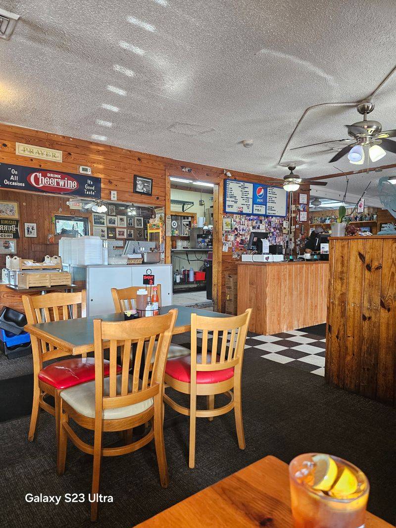 This North Carolina Family Diner Serves Turkey, Dressing, And Pie Long After November Ends 8 Friendly Faces And No-Frills Vibes