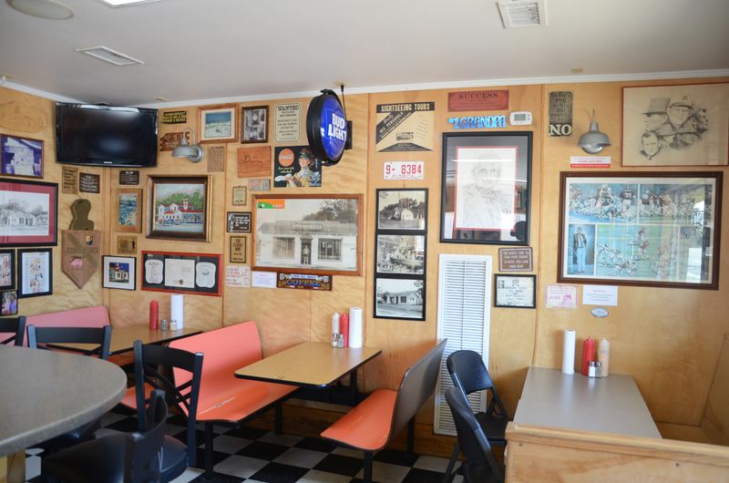 This Florida Retro Roadside Drive-In Griddles Bacon Cheeseburgers, Fried Grouper, And Banana Shakes The Way Panhandle Locals Remember 13 Neighborhood Time Capsule Decor