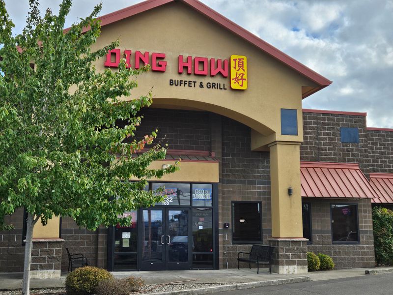 Ding How Buffet & Grill, Albany, Oregon