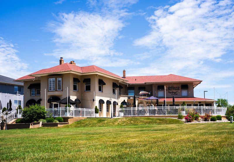 LakeHouse Restaurant & Bar - St Joseph, MI