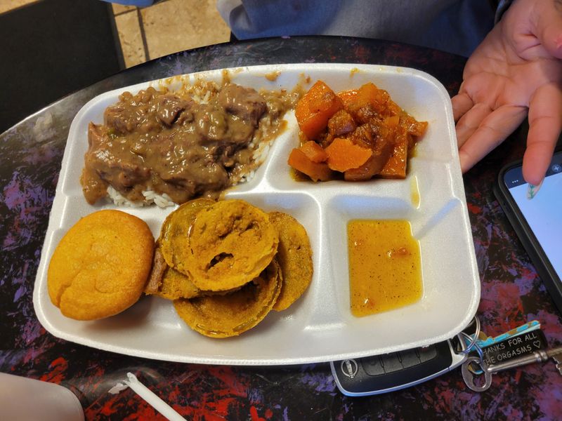 This Mississippi Soul Food Café Fills The Parking Lot Before The Doors Even Open 5 Beef Tips And Rice