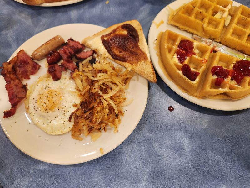 This Ohio Diner’s Cinnamon French Toast Has Quietly Become A Statewide Obsession 9 Budget Friendly Brunch Math