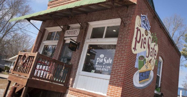 I Wandered Rural Missouri To Find 8 Pie Counters (And 4 Deserve Their Own Exit Sign)