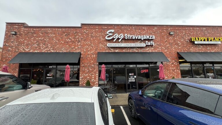 The Hidden Tennessee Cafe Where Locals Line Up For Biscuits And Gravy Every Morning