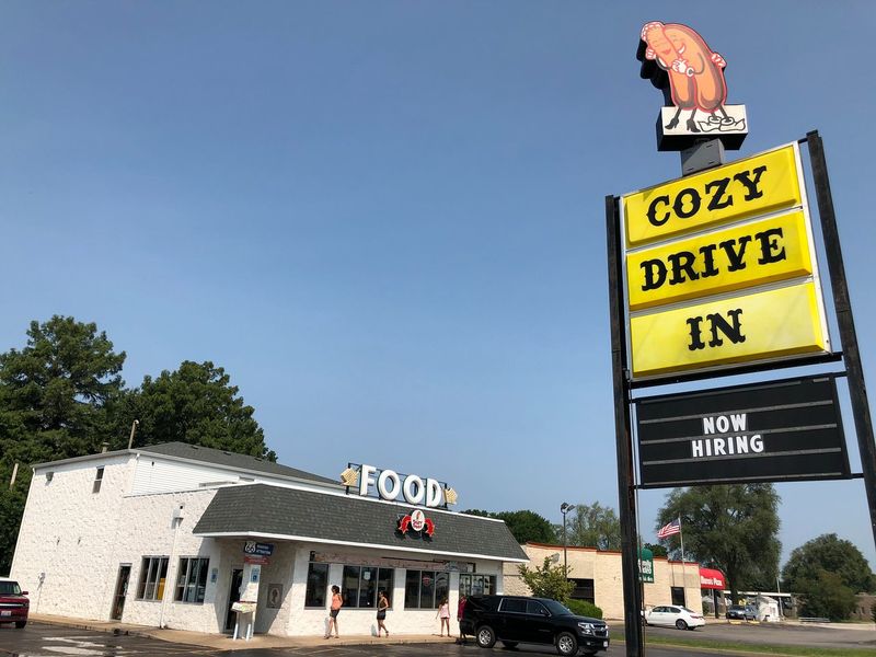 Illinois: Cozy Dog Drive In