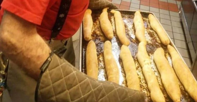 In Kentucky, This Pizza Joint’s Garlic Bread Is Practically Famous