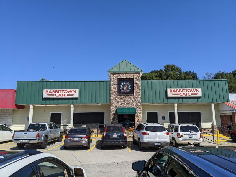 12 Georgia Backroad Cafés Locals Hit for Big Bowls and Even Bigger Biscuits on Cold Nights 17 Rabbittown Cafe - Gainesville, Georgia