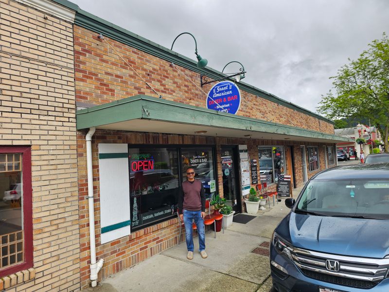 10 Washington Diners Where Bottomless Coffee And Hash Browns Still Rule The Morning 6 The Great American Diner & Bar - Issaquah, Washington
