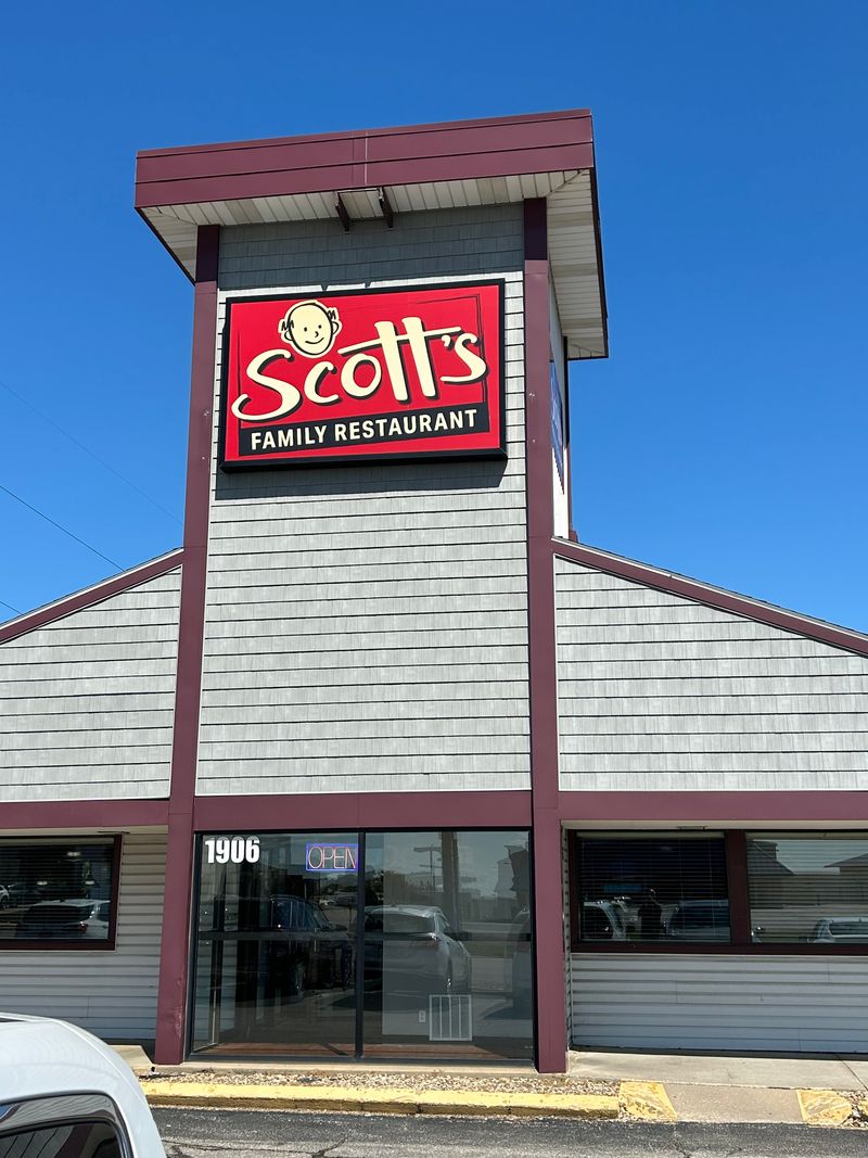 14 Iowa Family Restaurants Where The Daily Special Board Runs Out Of Chalk 3 Scott's Family Restaurant-Cedar Rapids, Iowa