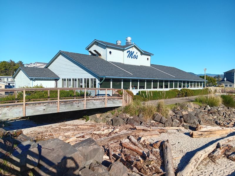 Mo’s Seafood & Chowder - Lincoln City, Oregon