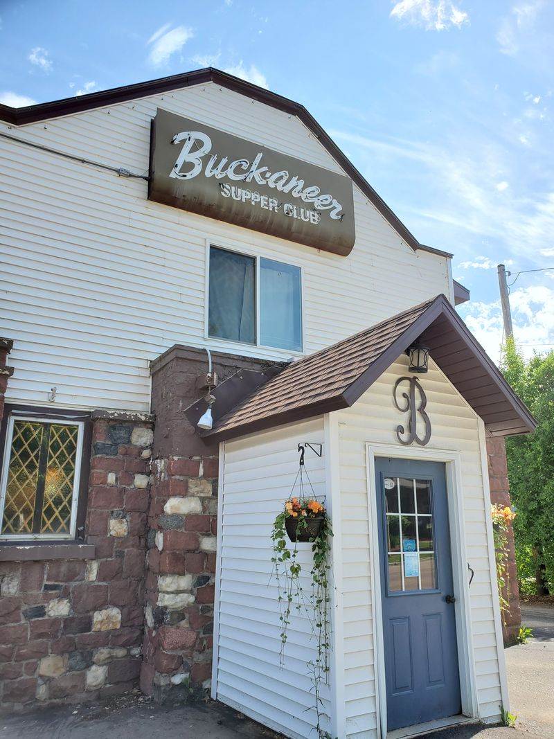 11 Wisconsin Supper Clubs Where Friday Night Feels Exactly Like It Did In The ’70s 3 Buck-A-Neer Supper Club