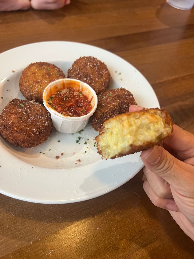 Hot Cheesy Bread Bites With Marinara