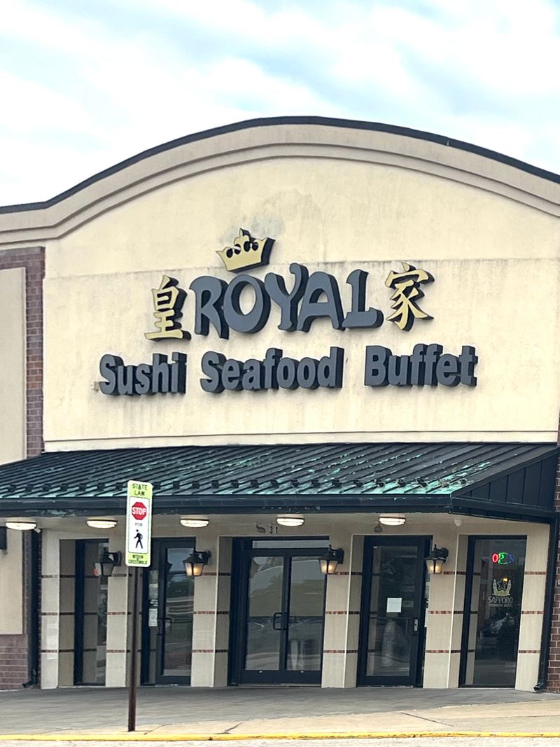12 Indiana Family Restaurants Where The Saturday Night Buffet Still Packs The Room 11 Royal Buffet