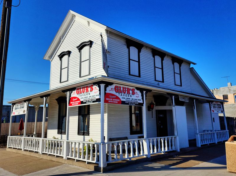 Glur's Tavern – Columbus, Nebraska