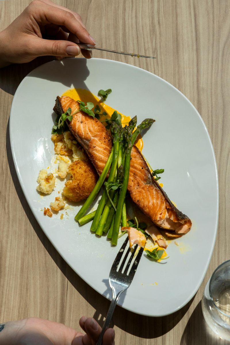 15 Meals That Are Gentle on the Digestive System 5 Poached Salmon with Asparagus