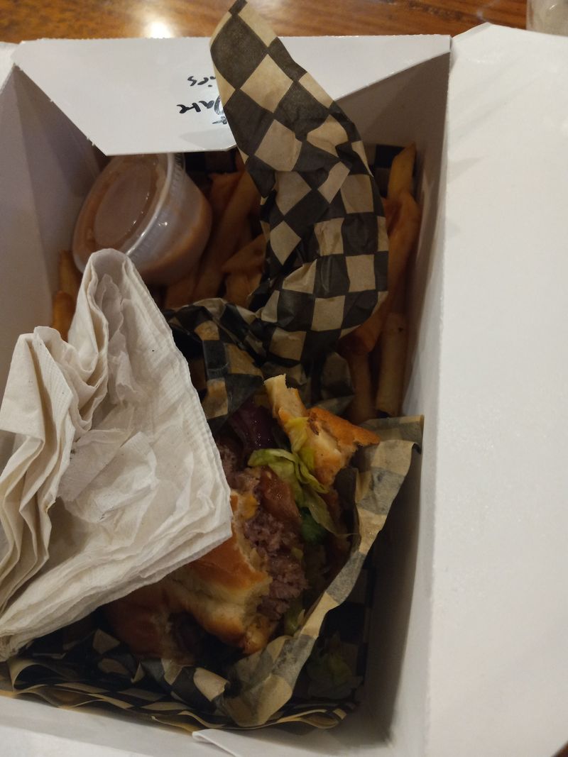 This Oregon Burger Joint Keeps Its Flat-Top Sizzling From Breakfast To Close 8 Combo Or A La Carte Tips