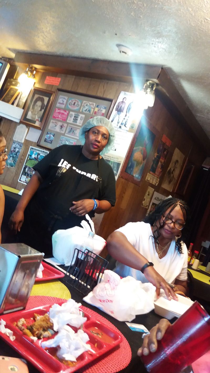 This Mississippi Soul Food Café Fills The Parking Lot Before The Doors Even Open 14 Service With Heart