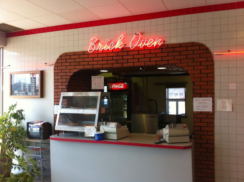 9 Indiana Mom-And-Pop Pizza Ovens Still Sliding Pies On Wooden Peels 6 Brick Oven Pizza – Jasper, IN