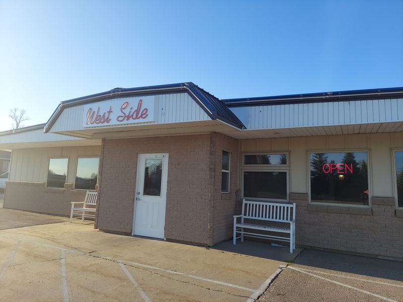 14 Iowa Family Restaurants Where The Daily Special Board Runs Out Of Chalk 5 West Side Family Restaurant-Grinnell, Iowa