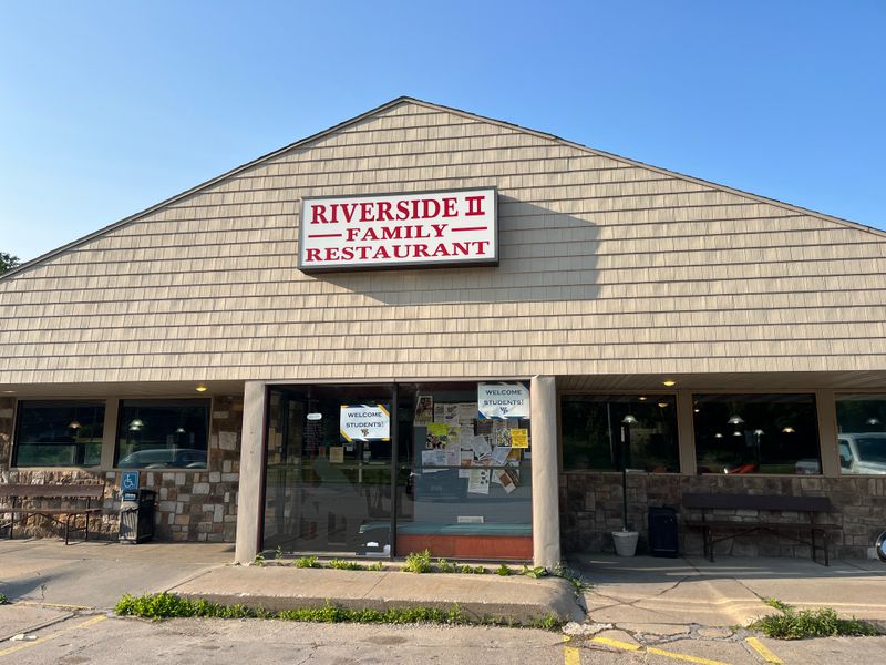 14 Iowa Family Restaurants Where The Daily Special Board Runs Out Of Chalk 4 Riverside Family Restaurant 2-Oskaloosa, Iowa