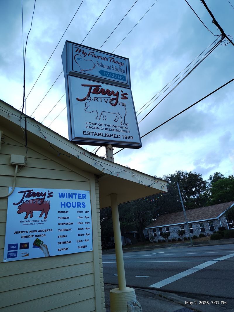 This Florida Retro Roadside Drive-In Griddles Bacon Cheeseburgers, Fried Grouper, And Banana Shakes The Way Panhandle Locals Remember 11 When To Go And What To Know