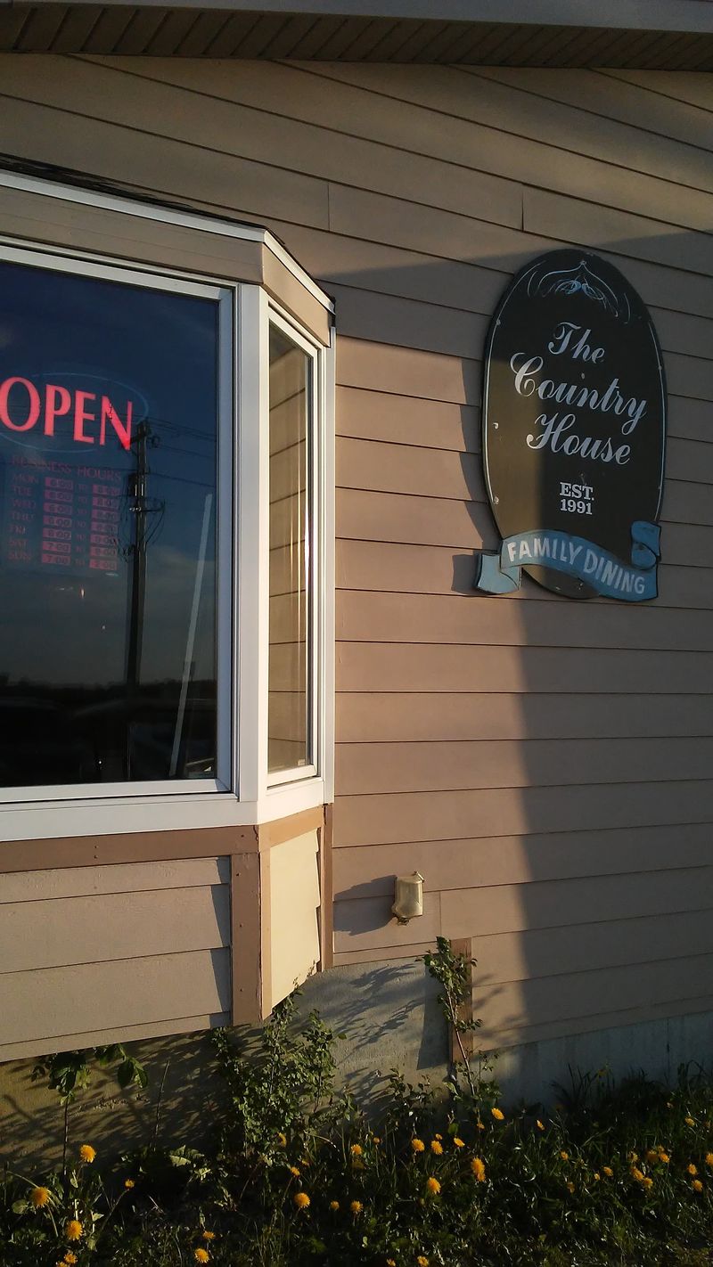 14 Iowa Family Restaurants Where The Daily Special Board Runs Out Of Chalk 10 LA FINQUITA BREAKFAST, BAR & GRILL-Colo, Iowa