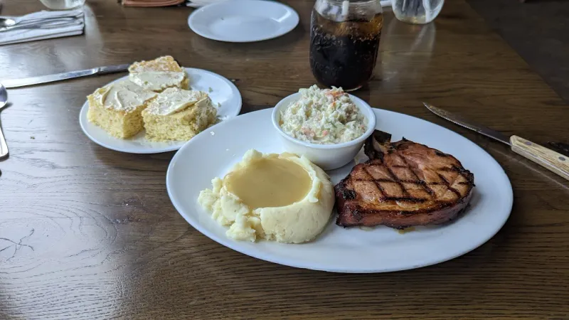 This Ohio Small-Town Buffet Keeps Serving Roast And Gravy Like It’s Always A Holiday 5 Mashed Potatoes And Gravy Like Home