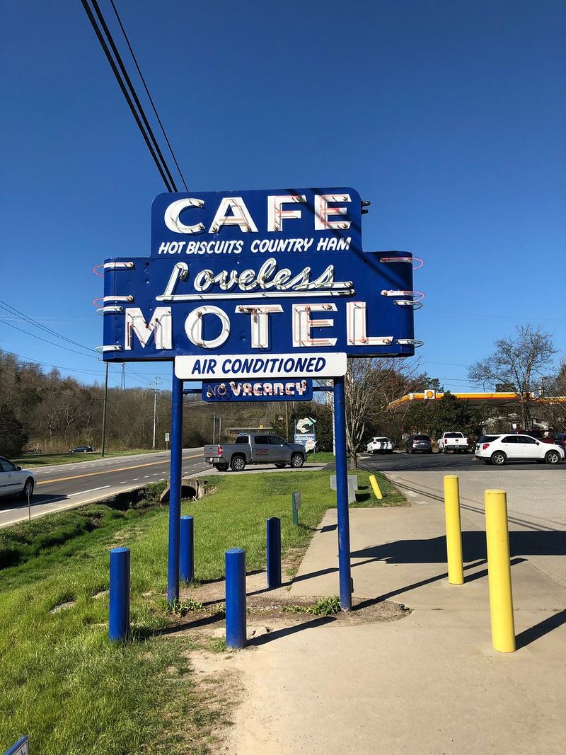 Tennessee: Loveless Cafe