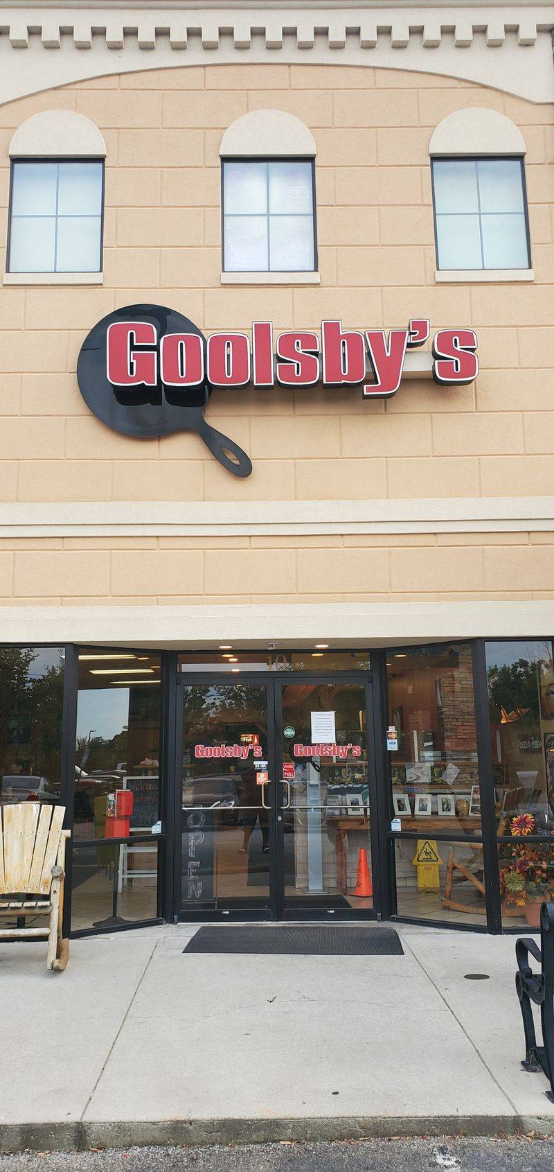 12 Georgia Backroad Cafés Locals Hit for Big Bowls and Even Bigger Biscuits on Cold Nights 12 Goolsby’s - Evans, Georgia